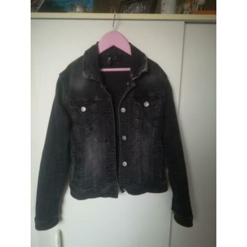 Gaaf zwart spijkerjasje van Ltb in de mt 152