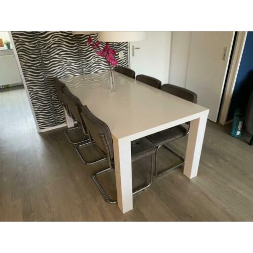 Witte hoogglans eettafel 190x90 + 6 sledestoelen ribstof