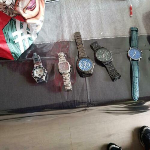 5 horloge.s ze doen het alle 5
