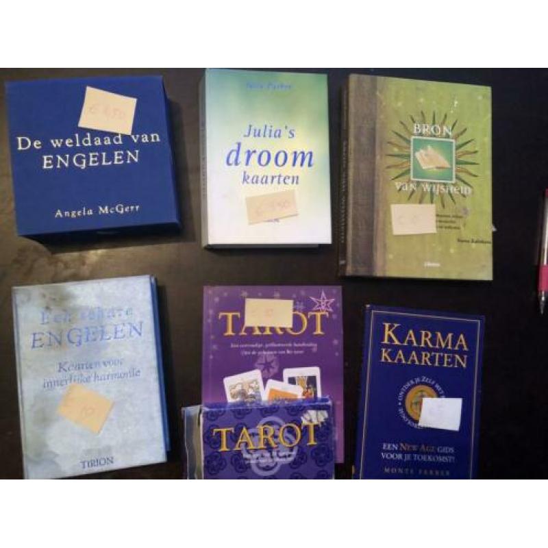 Div boeken en kaarten