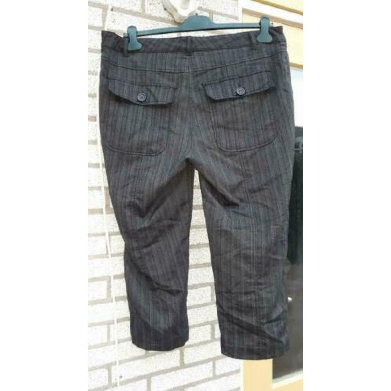 Jasje maat 44 grijs NIEUW Bijbehorende broek driekw