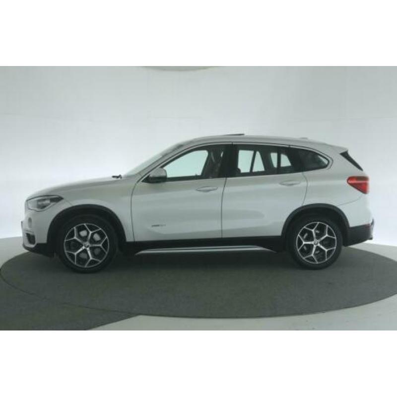 BMW X1 20i sDrive X-Line Aut. [ Navi Panorama Led Half-leder