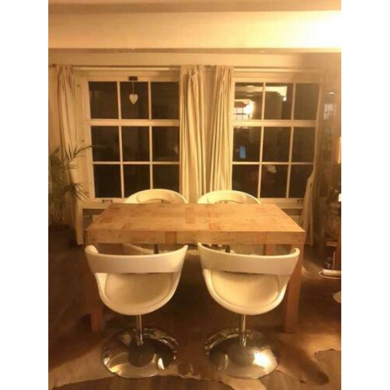 4 Retro draaistoelen