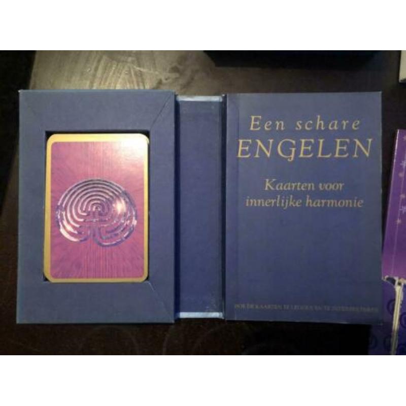 Div boeken en kaarten