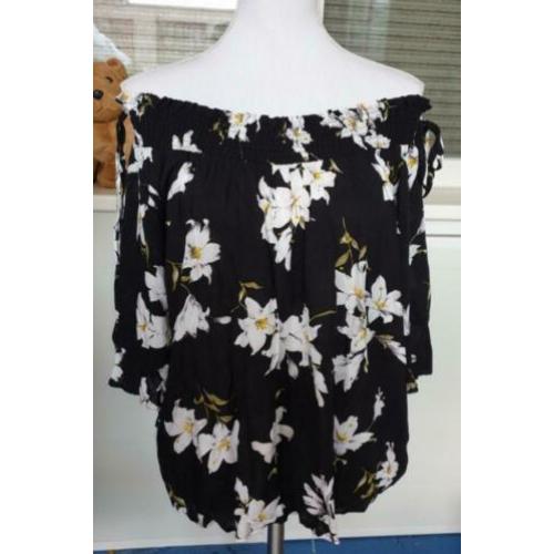 SophyLine offshoulder smocktop black-white flower mt.M ZGAN!