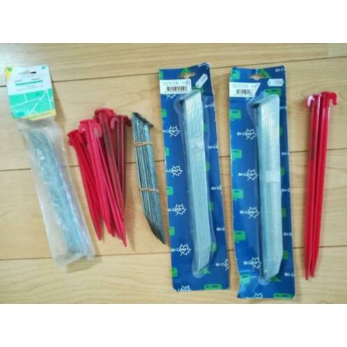 Diverse campingartikelen Tentharingen Rubbermat Tentstokken