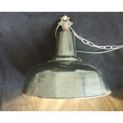 oude (AEG) fabriek / werkplaats hanglamp zwart wit emaille