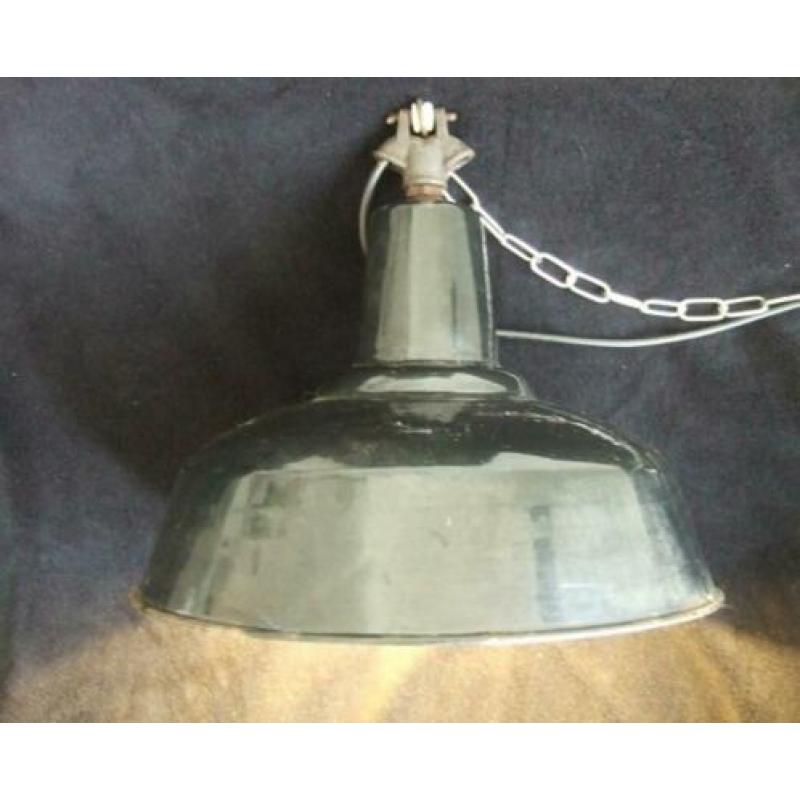 oude (AEG) fabriek / werkplaats hanglamp zwart wit emaille