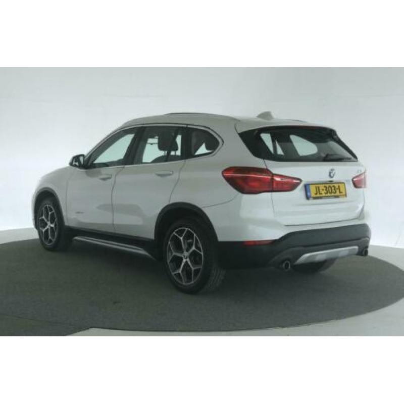 BMW X1 20i sDrive X-Line Aut. [ Navi Panorama Led Half-leder