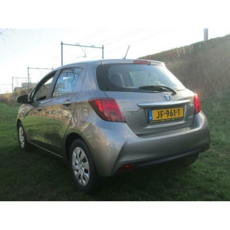 Toyota Yaris 1.5 HSD 55KW 5DRS 2015 Grijs