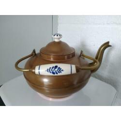 Mooie waterketel met porseleinen handvat