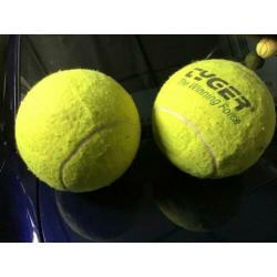 Tennis leraren pakket ballen en materialen