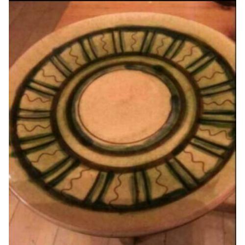 Sierbord, Handmade ,Zonnig Geglazuurd 28 cm Kan opgehangen