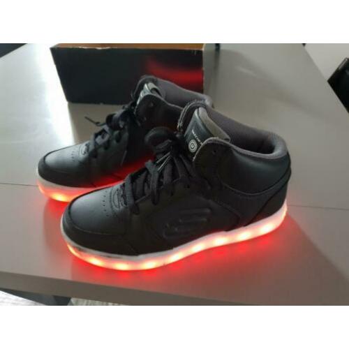 Energy lights sketchers maat 35