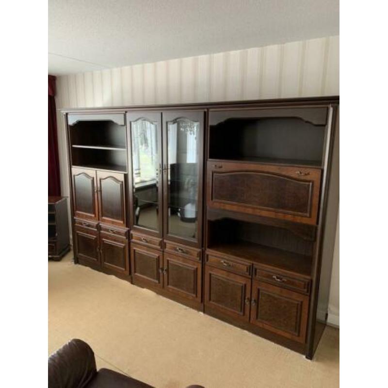 Houten wandkast