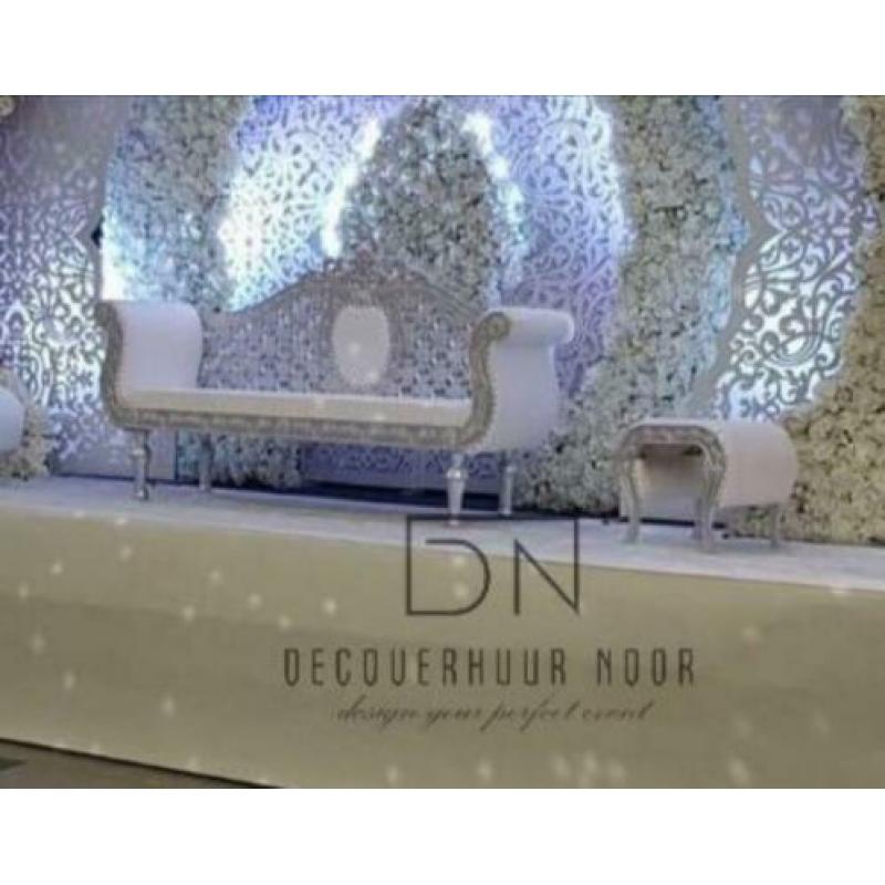 Napoleon stoelen Bruidsbanken Flowerwall Tafeldecoratie.