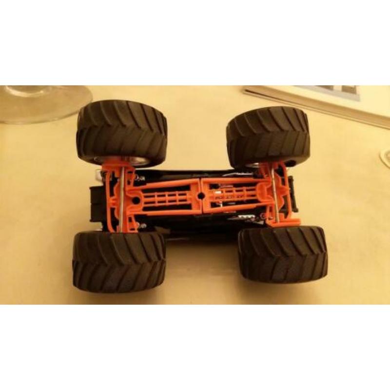 Hot wheels monstertruck schaal 1:32