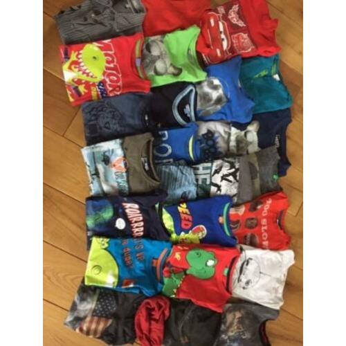 mooi groot pakket met jongens boven kleding maat 116/122
