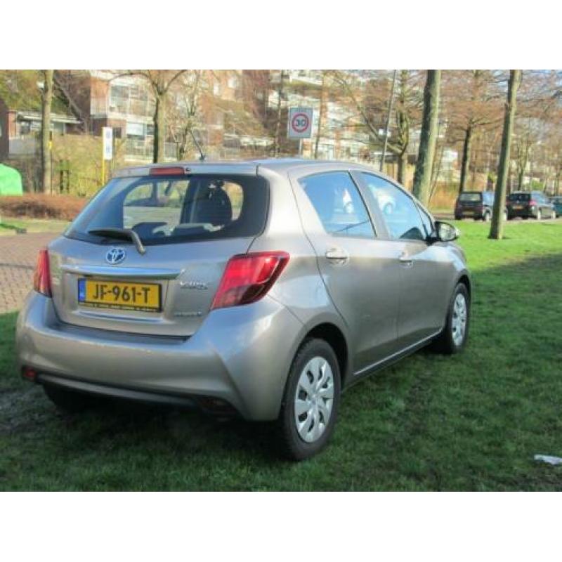 Toyota Yaris 1.5 HSD 55KW 5DRS 2015 Grijs