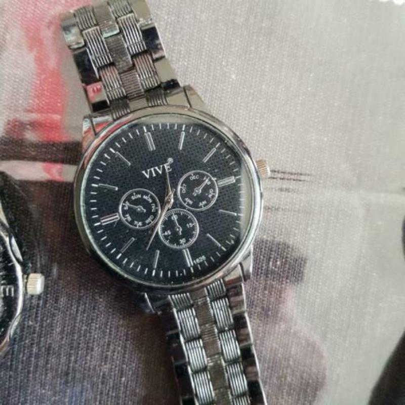 5 horloge.s ze doen het alle 5