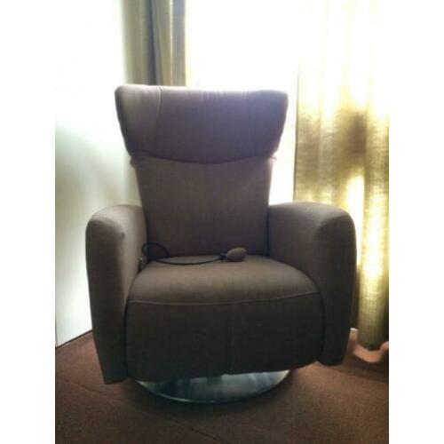 Relaxfauteuil van Prominent met draaivoet en lendepomp