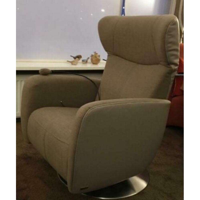 Relaxfauteuil van Prominent met draaivoet en lendepomp