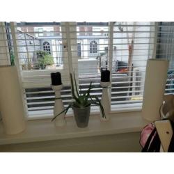 2 hoge ecru kleurige plantenpotten