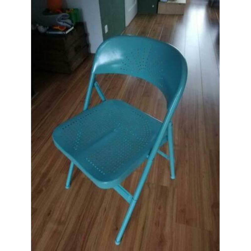 Eettafel met vier stoelen