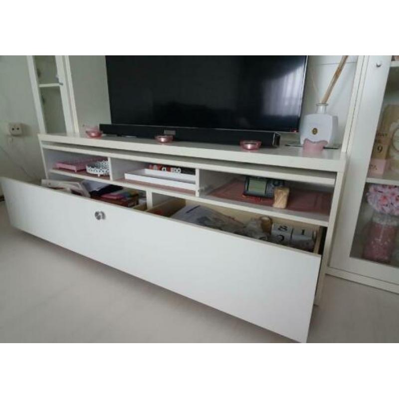 grote ikea vitrinekast, tv meubel