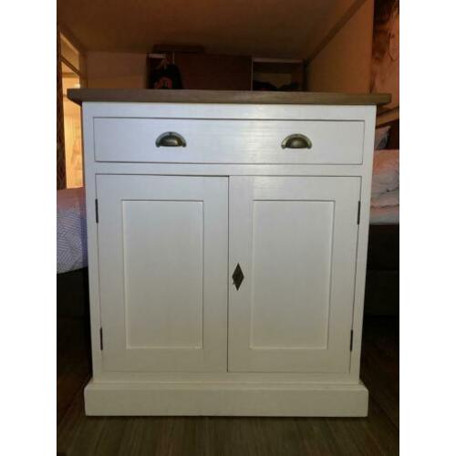Super mooi dressoir! Afmeting; l 85 x hoog 93 x diep 48