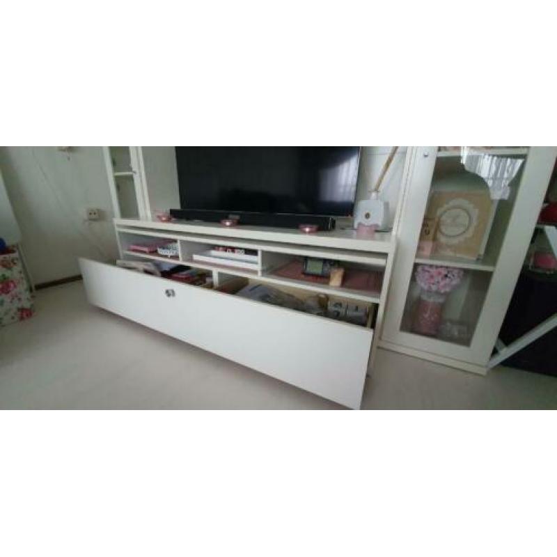 grote ikea vitrinekast, tv meubel