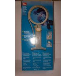 Prym Loeplamp met geïntegreerde lens (8x). Nieuw in doos.