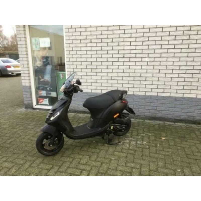 Gave piaggio zip sp 45km brom 4t mat zwart bj2008 8000km