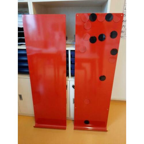 Twee grote magneetborden whiteboard rood