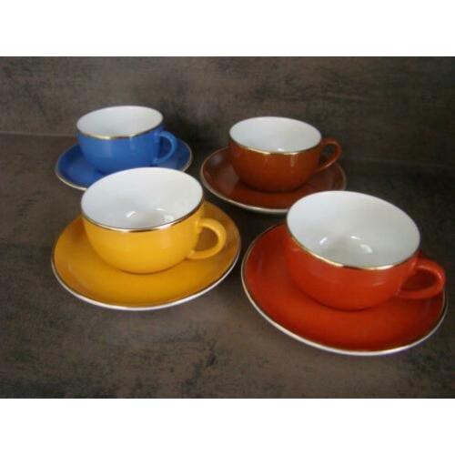 4 koffiekopjes / cappuccino kopjes met schotel