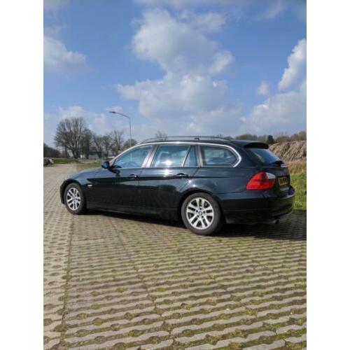BMW 3-Serie 2.0 318i Touring AUT 2006 Zwart