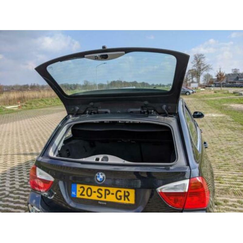 BMW 3-Serie 2.0 318i Touring AUT 2006 Zwart
