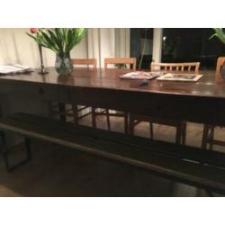 Gave tafel (10 personen) met 2 lades