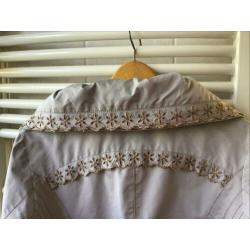 Prachtige bijna nieuw Jas maat 38 merk DAMO kleur Camel