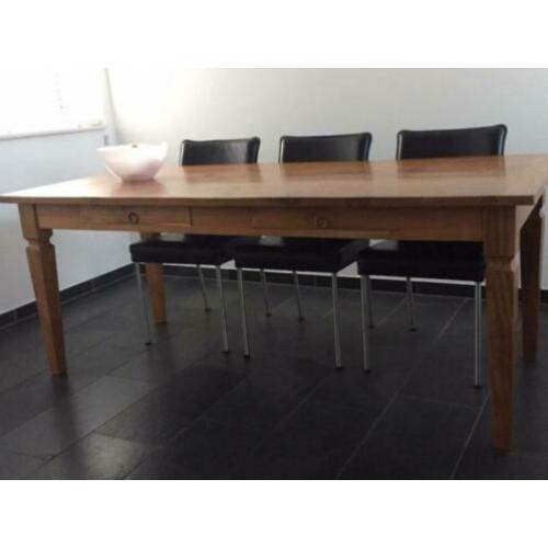prachtige, gelakte teakhouten tafel met verlaagde vraagprijs