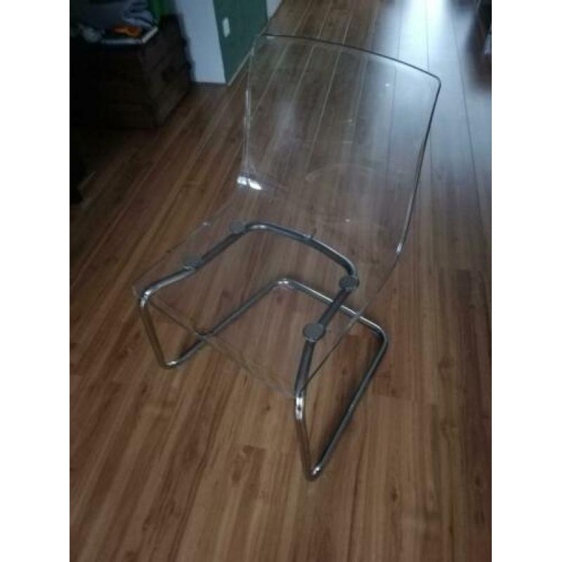Eettafel met vier stoelen
