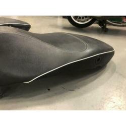 Vespa zadel, zwart 4 zadels, binnenwerk stuk/defect