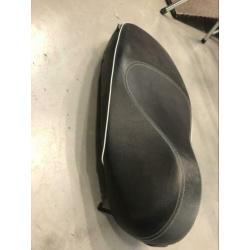 Vespa zadel, zwart 4 zadels, binnenwerk stuk/defect