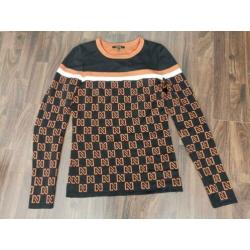 Nikkie jain top n logo maat 40