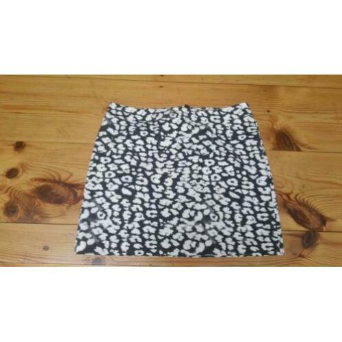 Zwart/wit H&M rokje 40.