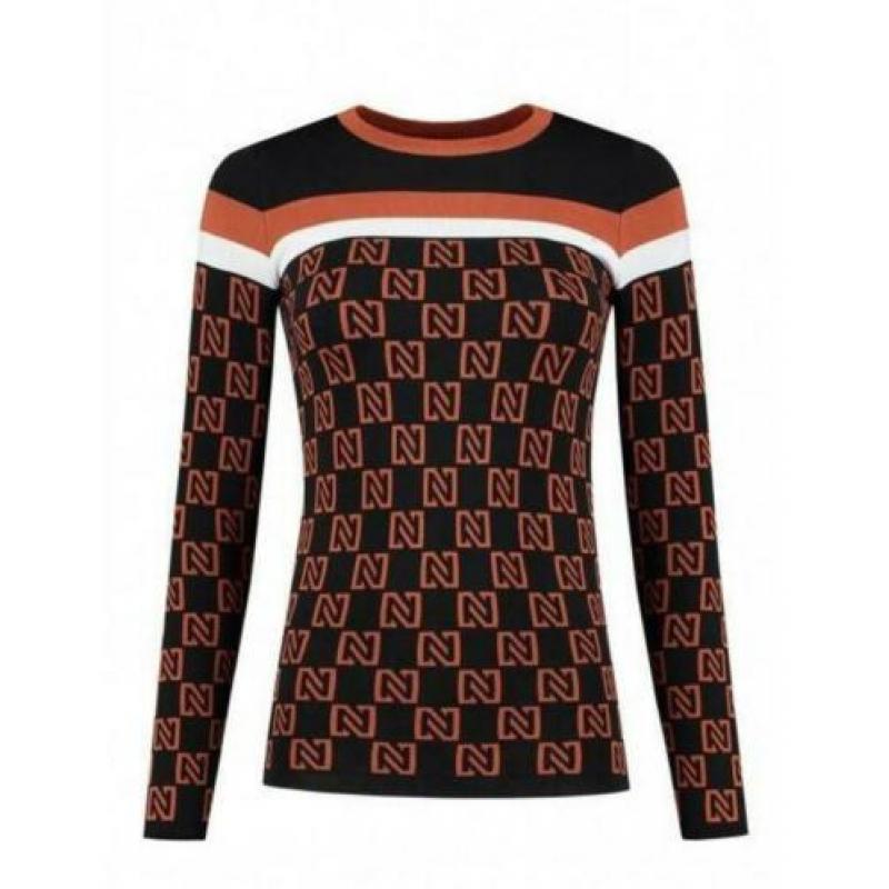 Nikkie jain top n logo maat 40