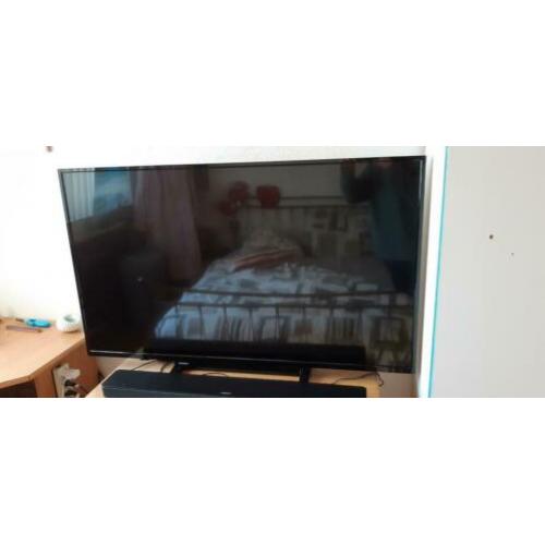 Toshiba Smart UHD tv met led licht MOET WEG!!!