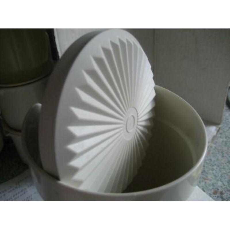 Tupperware Schenkkan 1 ltr met vacuum deksel