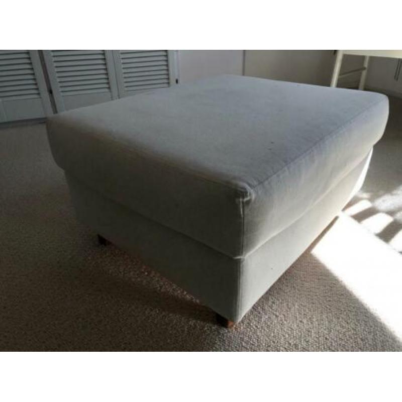 Mooie poef maten zijn breed 80 cm diep 65 cm hoog 40 cmp