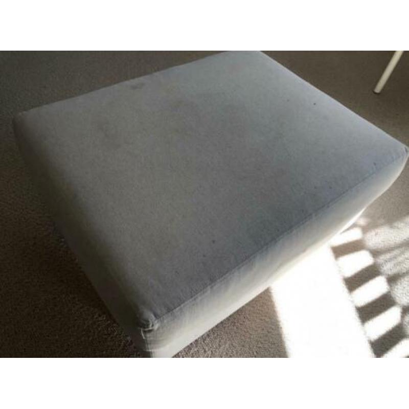 Mooie poef maten zijn breed 80 cm diep 65 cm hoog 40 cmp